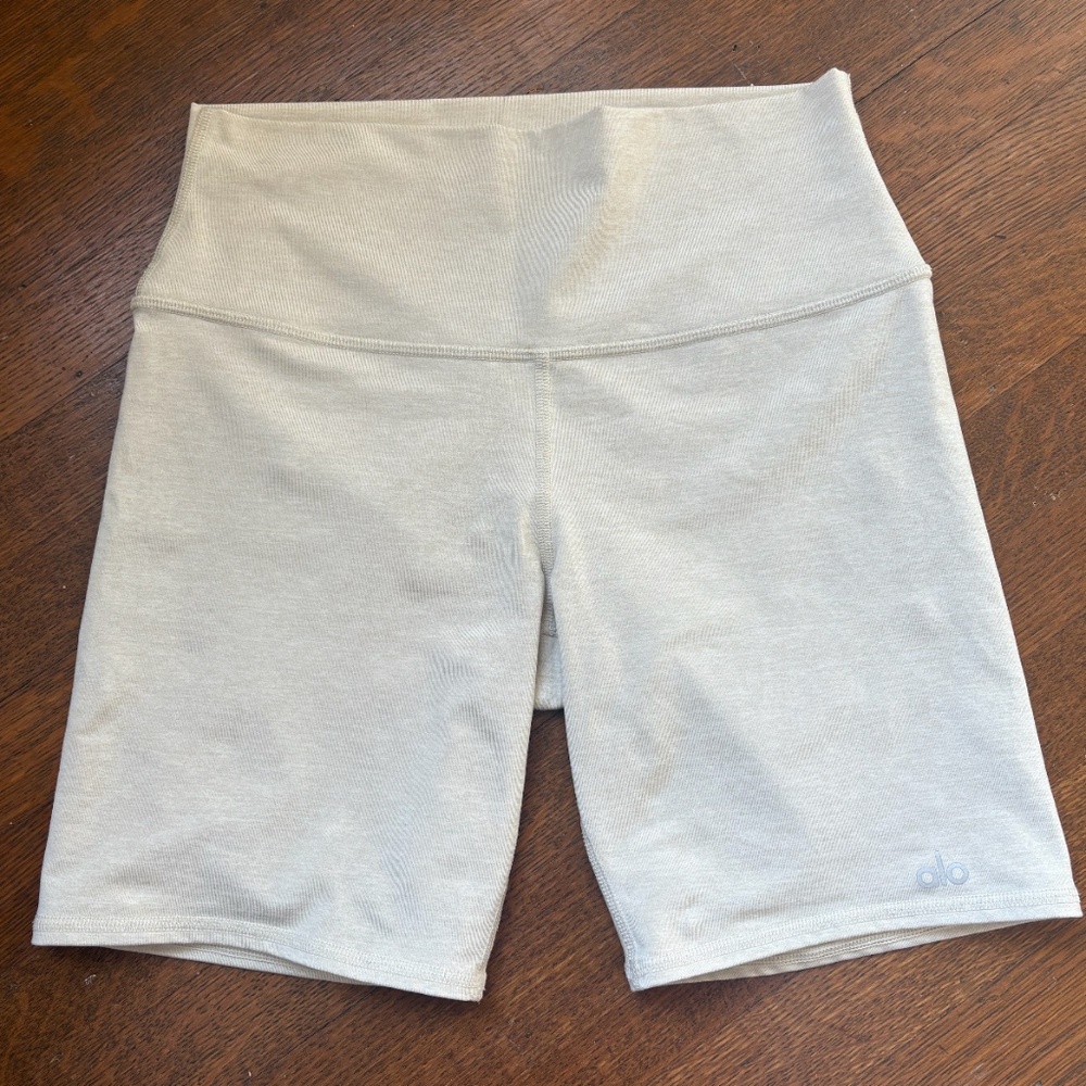 ALO Yoga High-Waist Bike Shorts in Light Beige